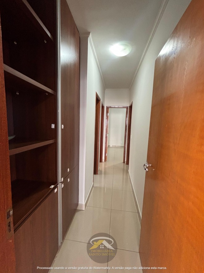 VENDE-SE CASA COM VARANDA GOURMET NO BAIRRO NENE GOMES