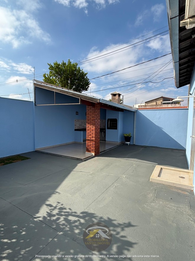 VENDE-SE CASA COM VARANDA GOURMET NO BAIRRO NENE GOMES