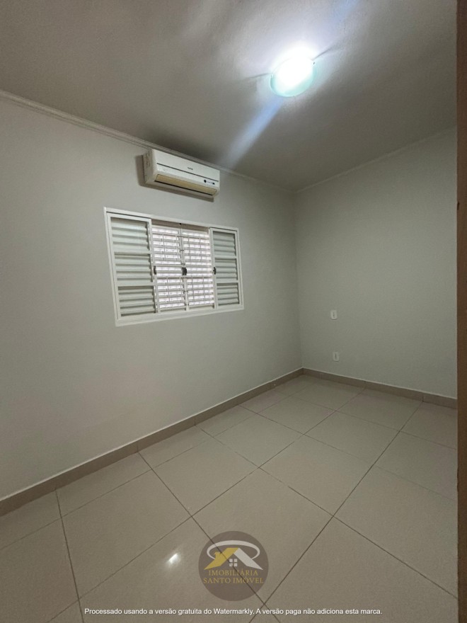 VENDE-SE CASA COM VARANDA GOURMET NO BAIRRO NENE GOMES