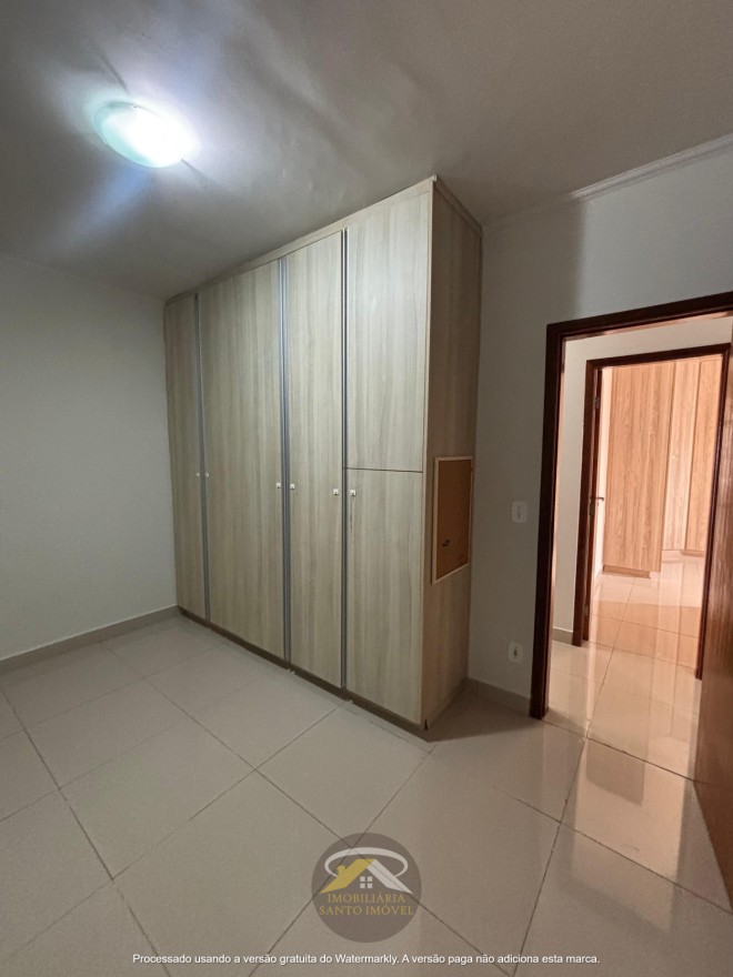 VENDE-SE CASA COM VARANDA GOURMET NO BAIRRO NENE GOMES