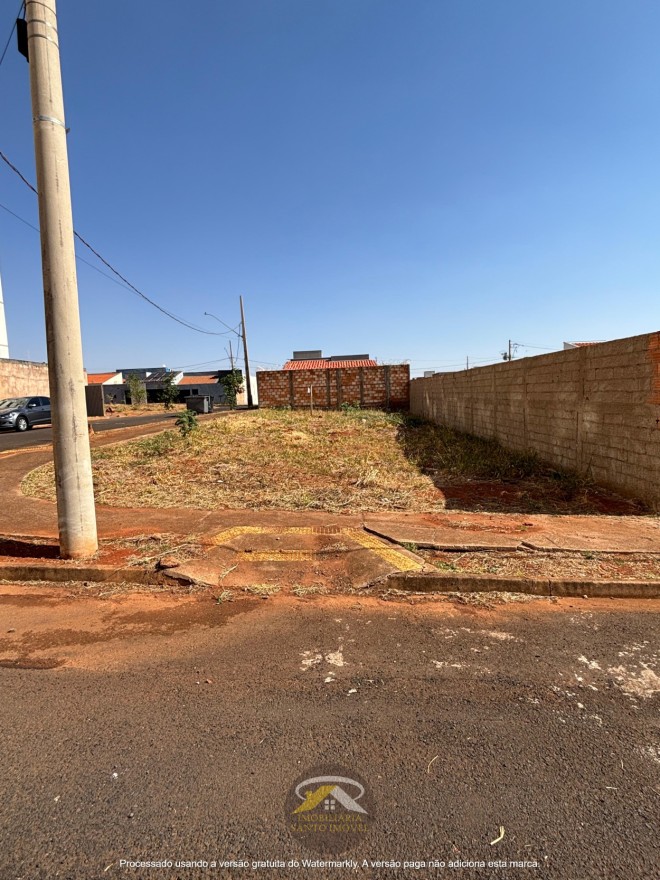 VENDE-SE TERRENO DE ESQUINA NO BAIRRO JARDIM LIBANIO.