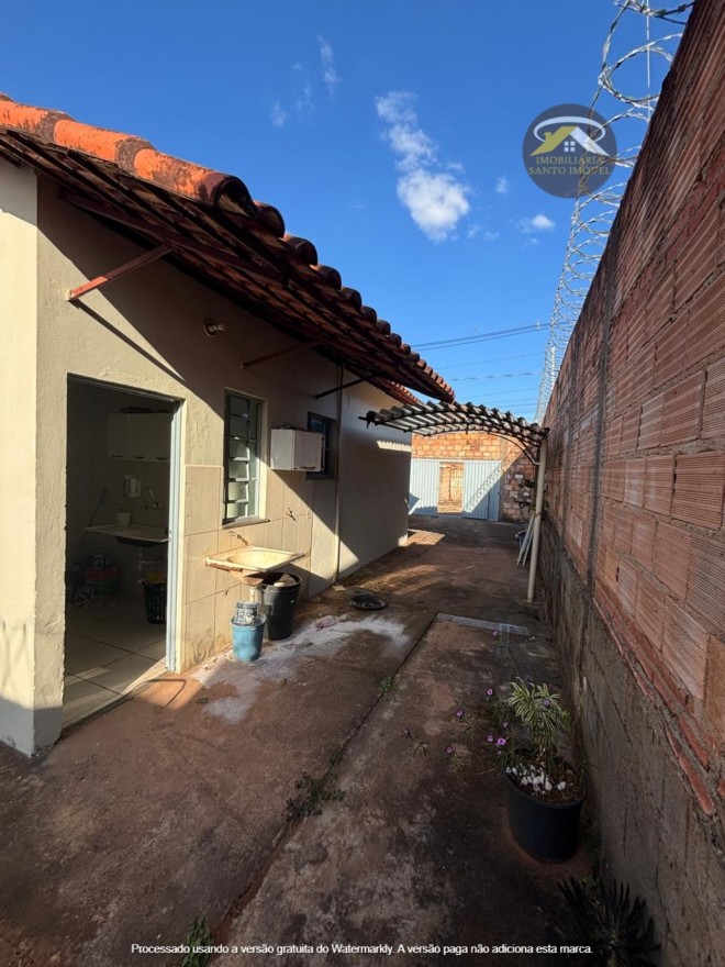 VENDE-SE ÓTIMA CASA NO BAIRRO ANATÊ