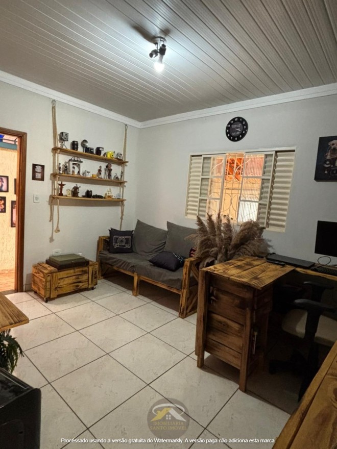 CASA CONSERVADA DISPONÍVEL PARA VENDA NO BAIRRO LEBLON