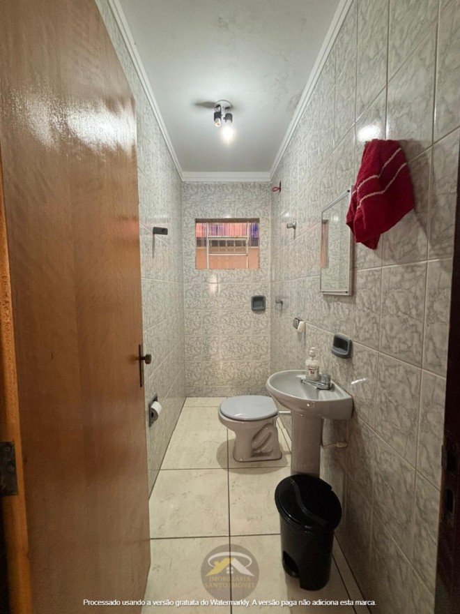 CASA CONSERVADA DISPONÍVEL PARA VENDA NO BAIRRO LEBLON