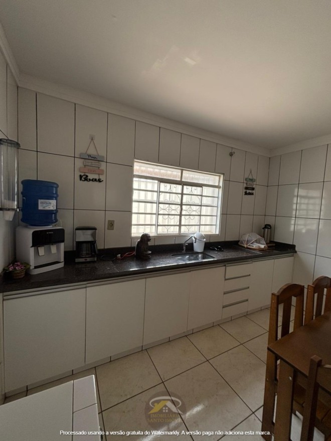 CASA CONSERVADA DISPONÍVEL PARA VENDA NO BAIRRO LEBLON