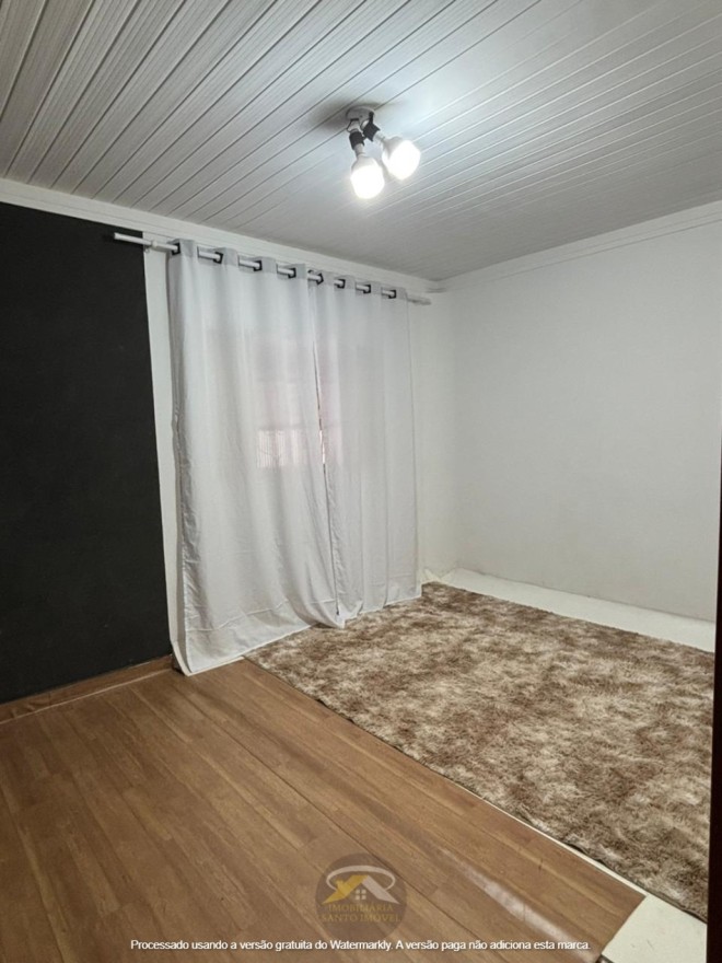 CASA CONSERVADA DISPONÍVEL PARA VENDA NO BAIRRO LEBLON