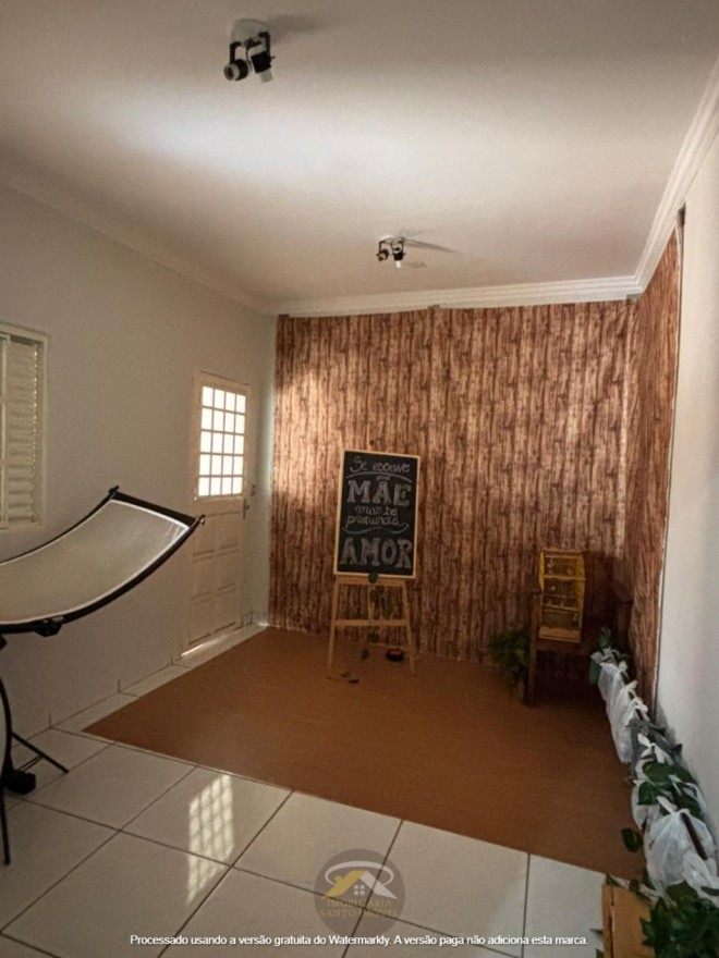 CASA CONSERVADA DISPONÍVEL PARA VENDA NO BAIRRO LEBLON