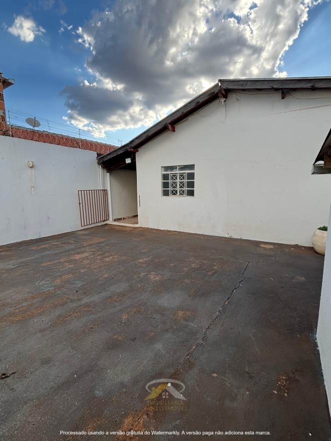 CASA COM TRÊS QUARTOS DISPONÍVEL PARA VENDA NO BAIRRO UBERABA 1.