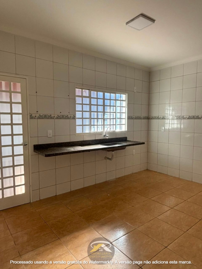 VENDE-SE EXCELENTE CASA NO BAIRRO VALIM DE MELO